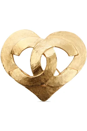 CHANEL Broche de corazón con logo CC 1995