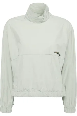 Izzue Top con etiqueta del logo