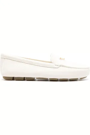 Prada Mocasines con placa del logo