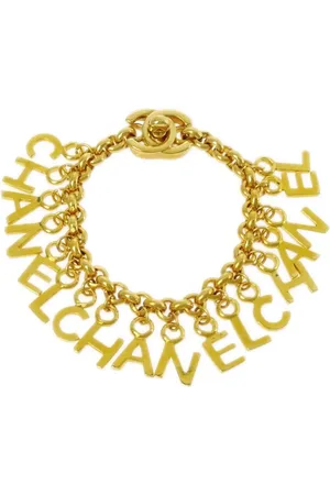 CHANEL Pulsera Turnlock con charms de letra 1996