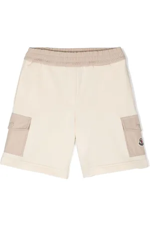 Moncler Bermudas cargo con parche del logo