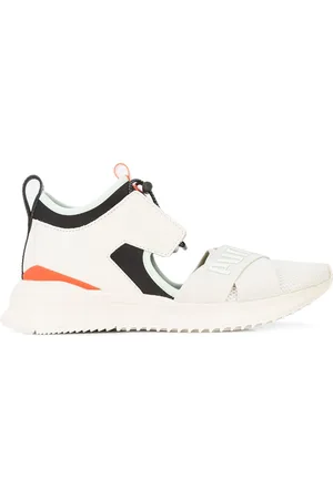 PUMA Zapatillas Avid con detalle de corte