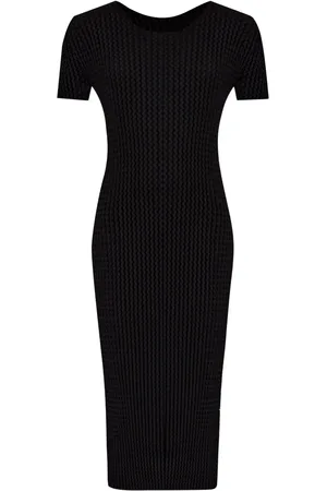 Issey Miyake Vestido midi de manga corta