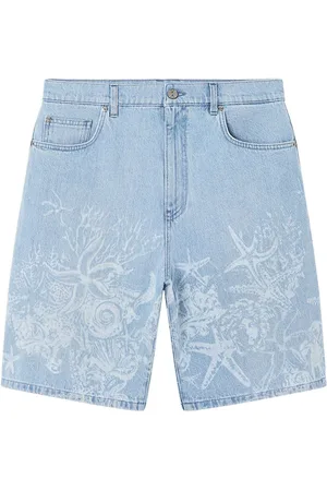 VERSACE Pantalones vaqueros cortos con estampado Barocco Sea