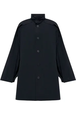 Issey Miyake Abrigo Wing con cuello alzado