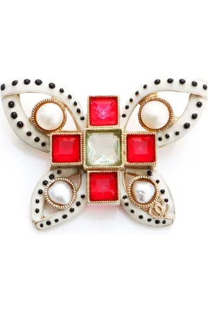 CHANEL Broche Butterfly con perlas artificiales 2016