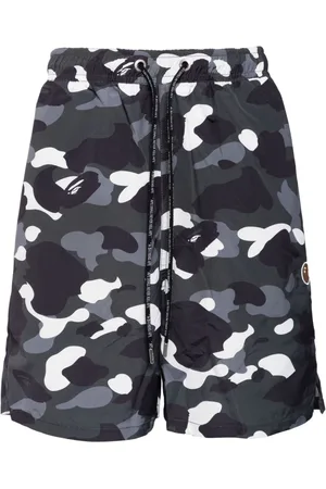A Bathing Ape Pantalones cortos con motivo militar
