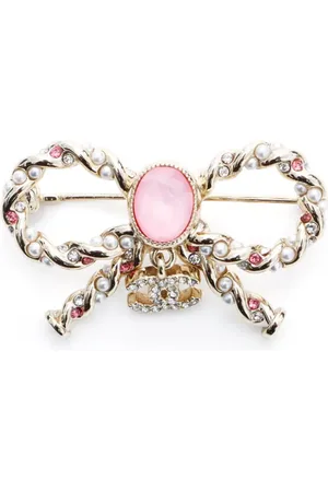 CHANEL Broche con logo CC 2023