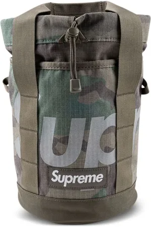 Supreme Bolso cilíndrico con logo y textura de ripstop