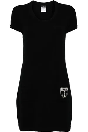 CHANEL Vestido corto con aplique del logo 2007