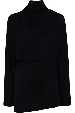 Issey Miyake Camiseta con cuello asimétrico