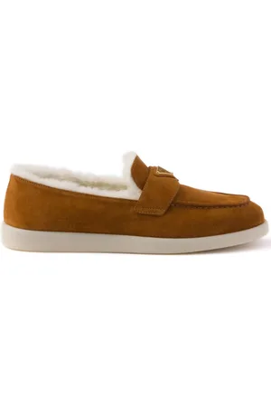 Prada Mocasines con placa del logo