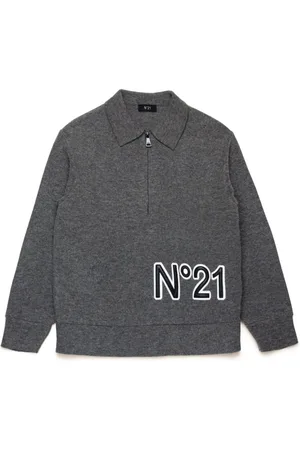 Nº21 Polo con logo en relieve