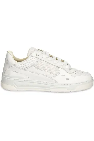 Filling pieces Zapatillas con detalle de perforaciones
