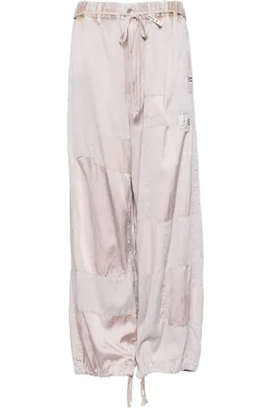 Maison Mihara Yasuhiro Pantalones rectos con parche del logo