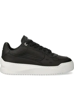 Filling pieces Zapatillas con detalle de perforaciones