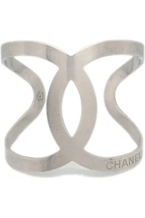 CHANEL Brazalete con logo CC 2017