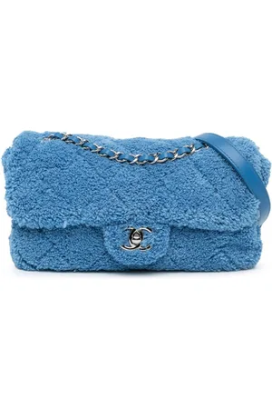 CHANEL Bandolera Coco Beach Flap mediana de tejido de rizo acolchado 2019