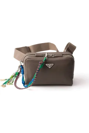 Prada Bolso de hombro de cuero con adorno
