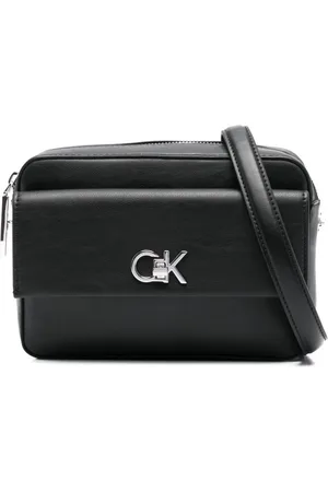 Calvin Klein Bandolera con placa del logo