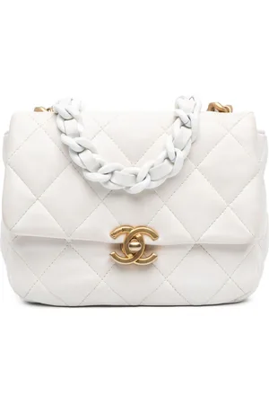 CHANEL Bandolera mini en piel de borrego acolchada con solapa y múltiples cadenas lacadas 2021-2024