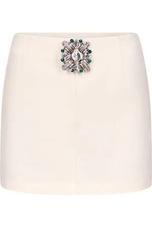 AREA Falda corta con detalle de broche