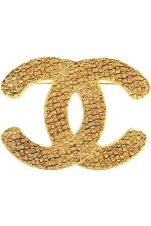 CHANEL Broche bañado en oro con logo CC 2009