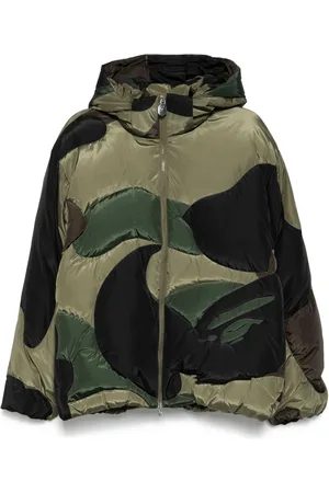A Bathing Ape Plumífero 1ST con motivo militar