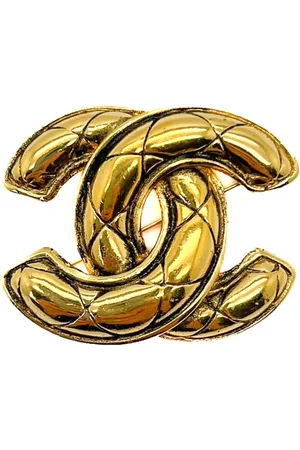 CHANEL Broche con logo CC 1980