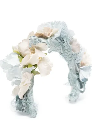 Amaya Corona con apliques florales