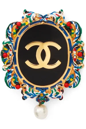 CHANEL Broche con logo CC 1960