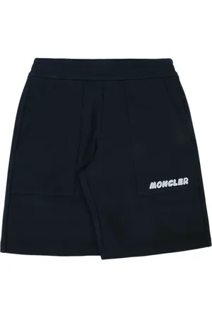 Moncler Bermudas con parche del logo