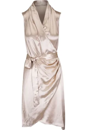 Kiton Vestido corto con cuello redondo