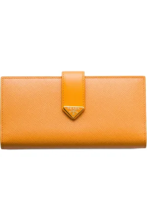 Prada Cartera grande de piel saffiano