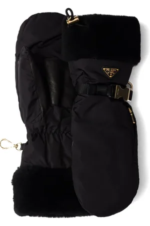 Prada Mitones con placa del logo