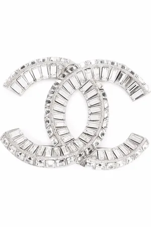 CHANEL Broche CC con apliques de cristal 2000