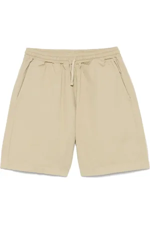 Universal Works Shorts estilo gabardina