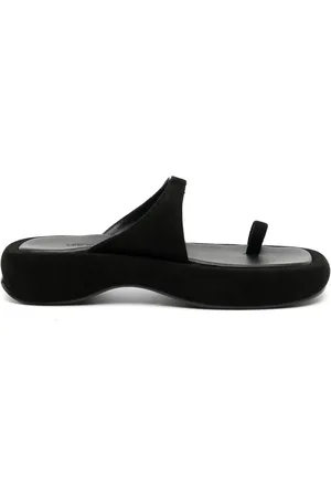 Low Classic Sandalias con tira entre los dedos y logo