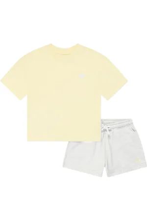New Balance Conjunto corto con logo bordado