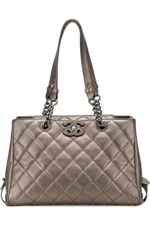 CHANEL Bolso shopper City Rock Shopping grande de piel de cabra metalizada y acolchada 2015-2016