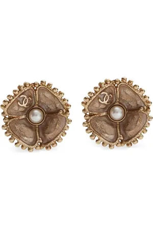CHANEL Pendientes Camellia con logo CC 2023