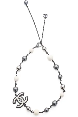 CHANEL Collar de perlas con logo CC 2013