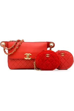 CHANEL Riñonera colchada con solapa y logo CC 2019