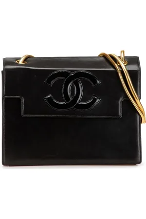 CHANEL Bolso de hombro con logo CC y acabo en charol 1996-1997