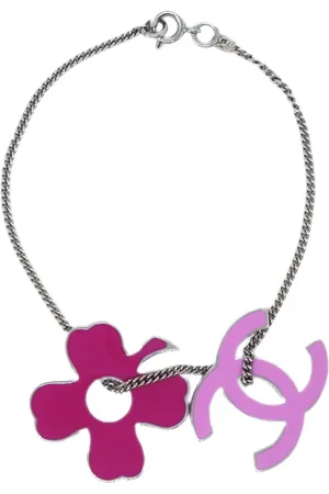 CHANEL Pulsera con trébol y logo CC 2004