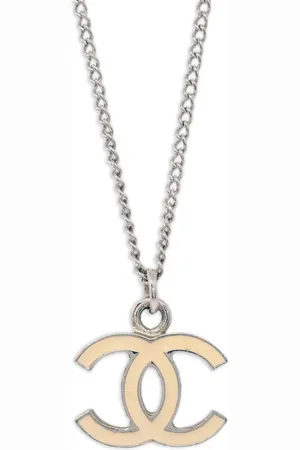 CHANEL Collar con logo CC 2006