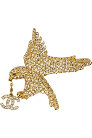 CHANEL Broche de águila con logo CC 2001