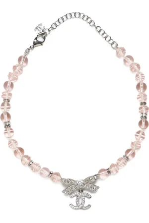 CHANEL Collar con colgante CC 2023