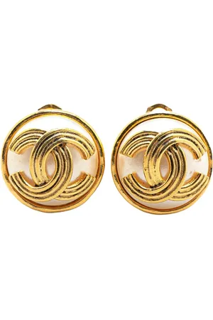 CHANEL Pendientes de clip con logo CC bañados en oro con perla artificial 1994