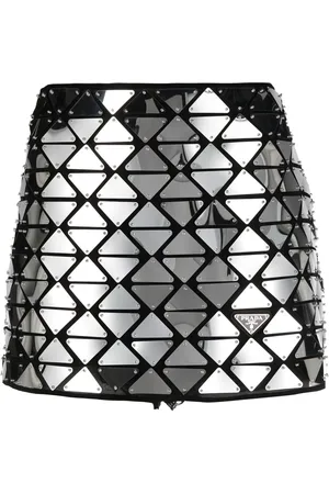 Prada Minifalda con placa triangular